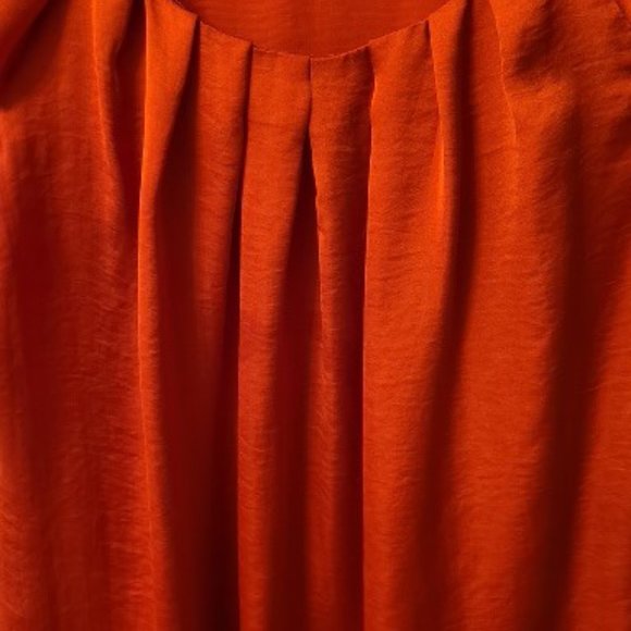 Dress Barn, capped sleeve, satiny blouse. Large - Picture 4 of 4